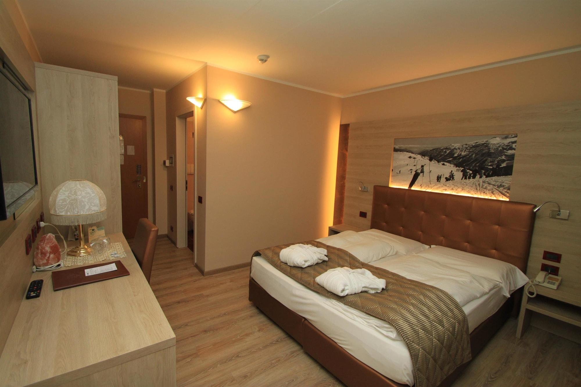 Hotel Tevini Dolomites Charming Commezzadura